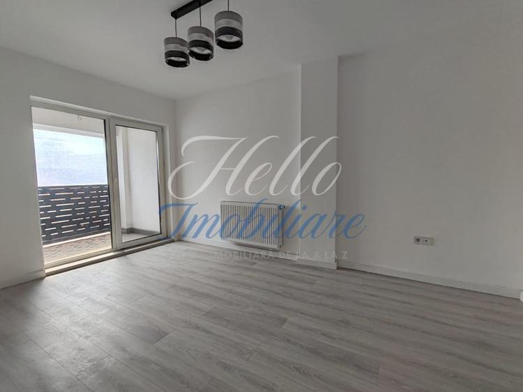Apartament cu 3 camere semidecomandat în Dâmbul Rotund