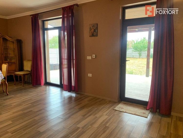 Casă individuală cu 5 camere cu Canalizare în Parța