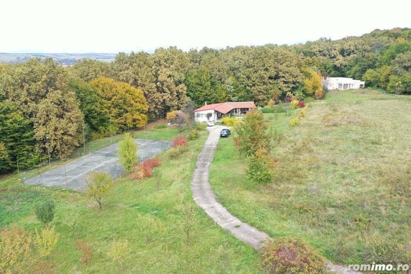 Casă cu 5 camere cu Teren 60875 Mp în Beiuș