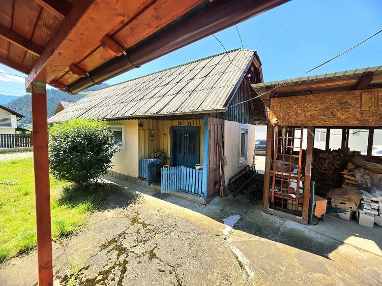 Casă cu 5 camere cu Teren 2800 Mp în Central