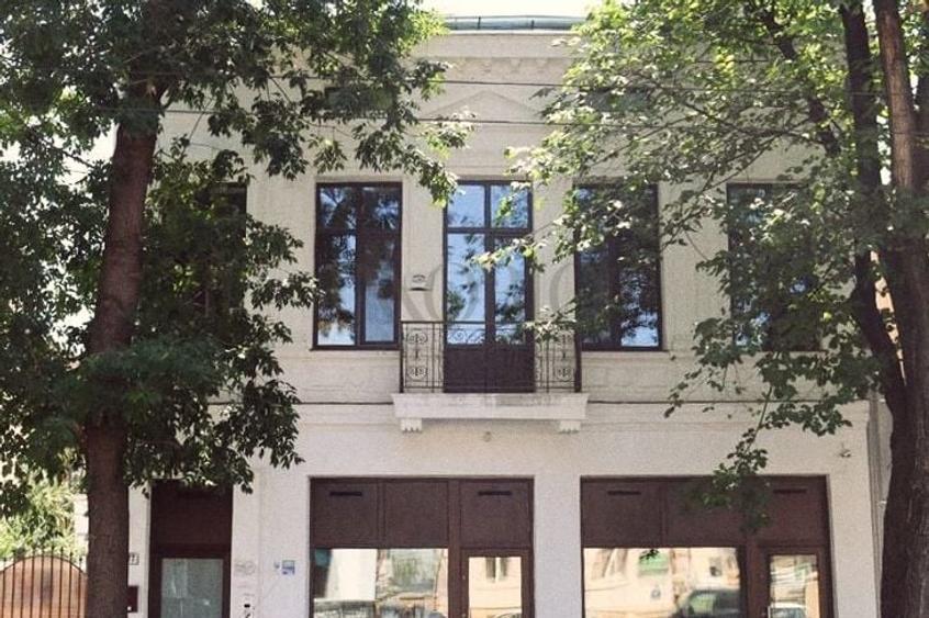 Casă cu 7 camere cu Canalizare în Calea Victoriei
