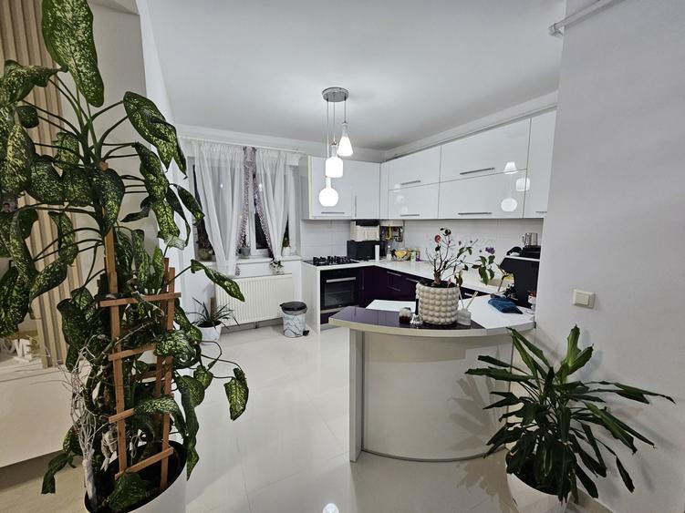 Apartament cu 4 camere decomandat în Sânpetru