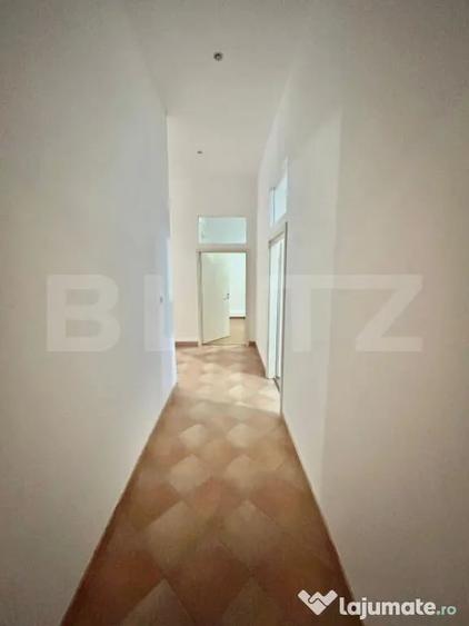Apartament cu 5 camere semidecomandat în Central