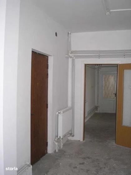 Spațiu comercial, de 220 mp, în Ungureni