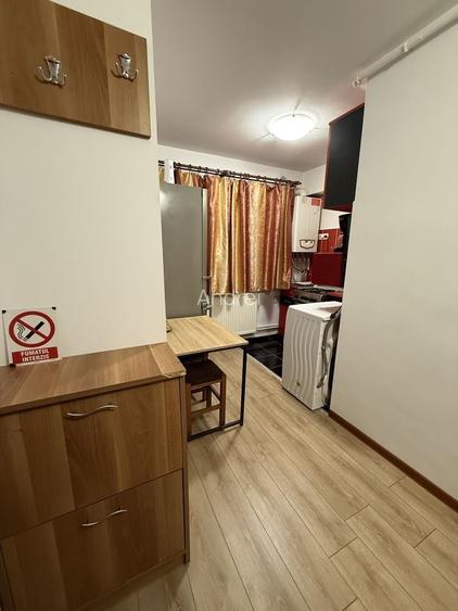 Vand garsoniera zona Vivo, str Enescu, bl.13, parter, bloc bun
