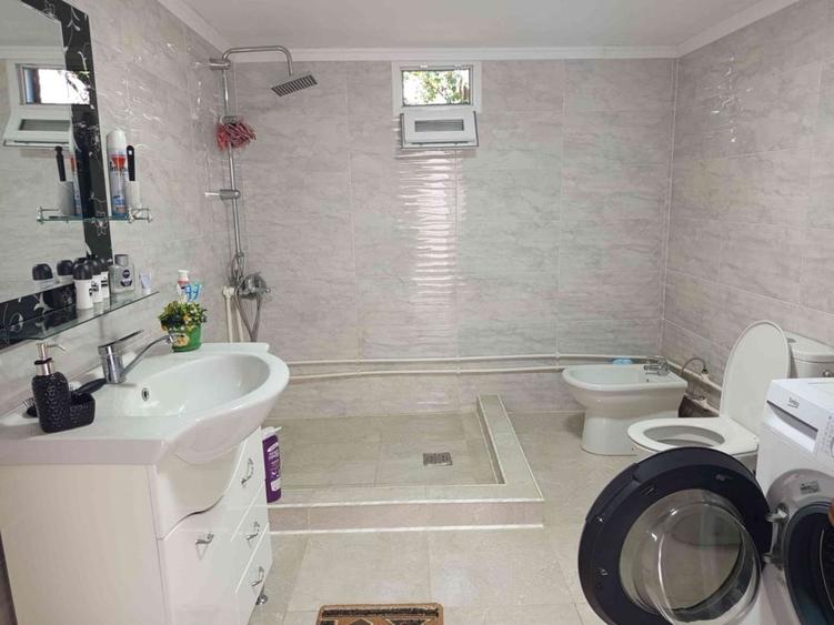 Casă cu 3 camere în Central