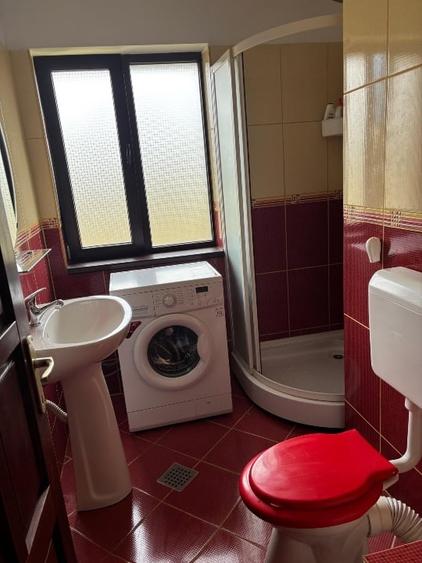 Apartament cu 2 camere decomandat, mobilat în Poiana Țapului