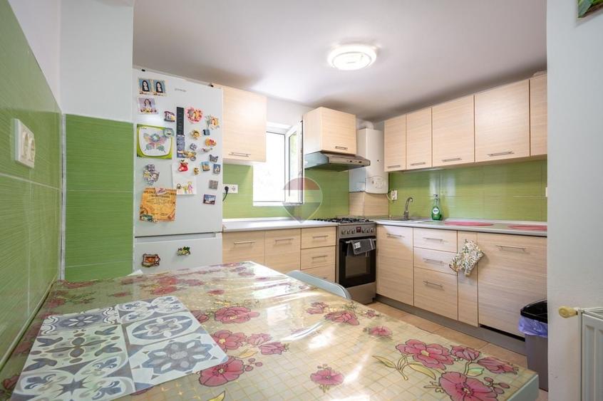 Apartament cu 3 camere decomandat, mobilat în Turcheș