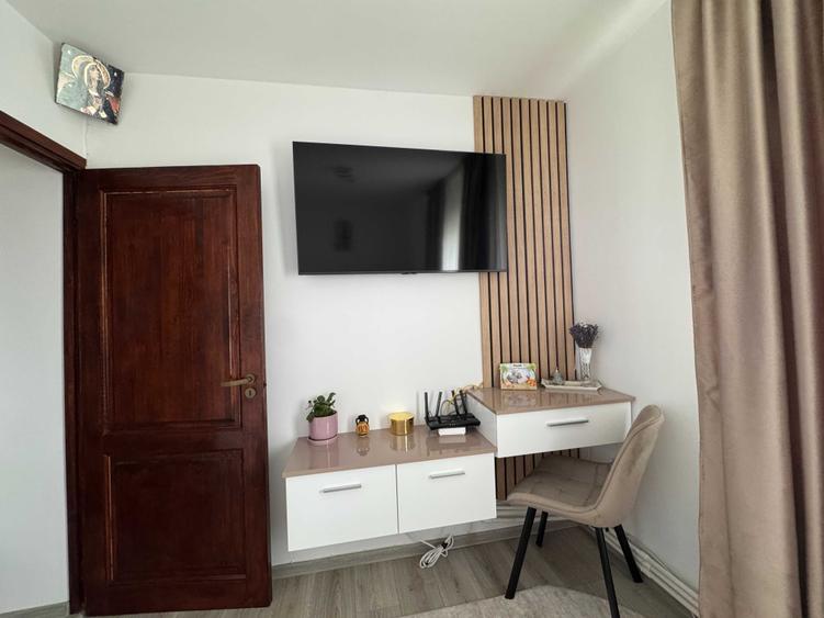 Apartament cu 3 camere semidecomandat în Vlădeni