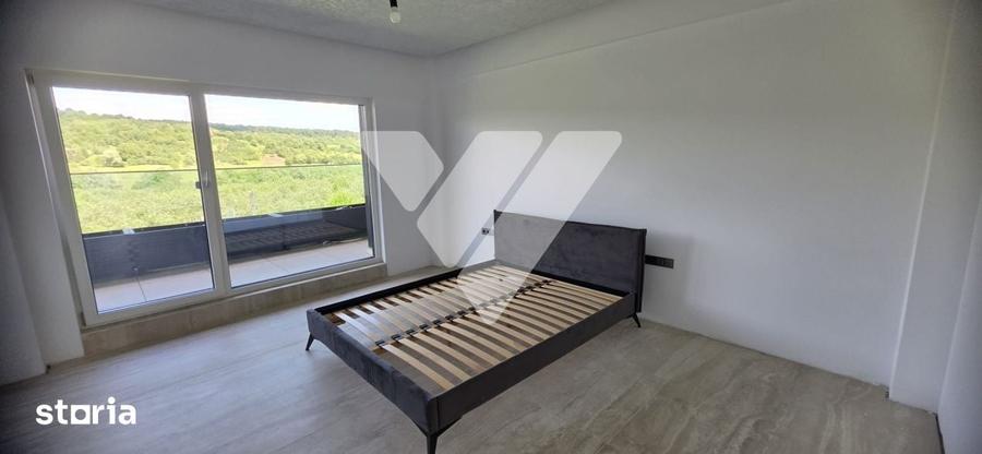 Casă cu 5 camere cu Teren 1190 Mp în Sadu