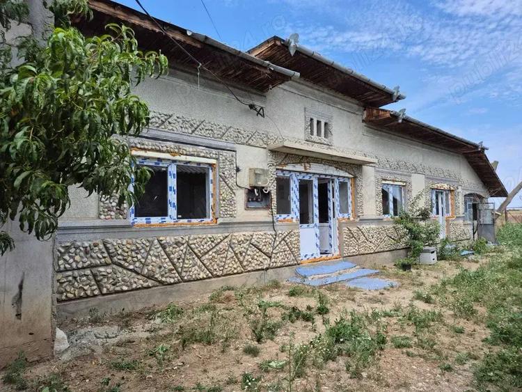 Casă cu 4 camere în Valea Dragului