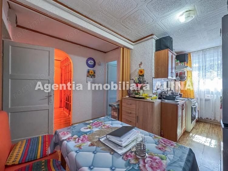 Apartament cu 3 camere semidecomandat în Gojdu