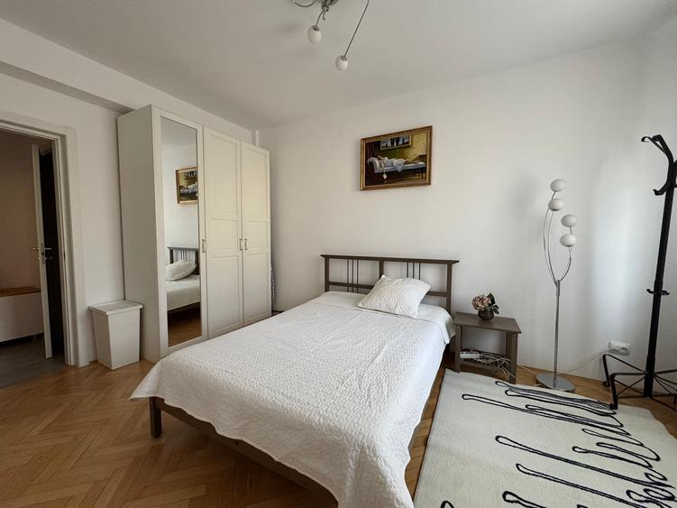 Apartament cu 2 camere decomandat în P-ța Universității