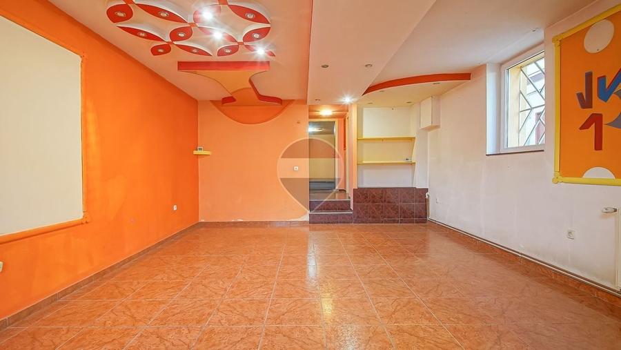 Apartament cu 2 camere semidecomandat în Centrul Civic
