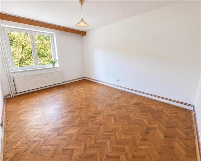 Apartament cu 2 camere semidecomandat în Calea București