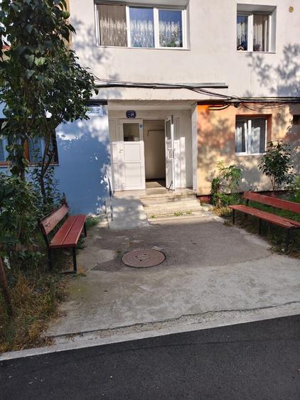 Apartament cu 2 camere decomandat în Petros