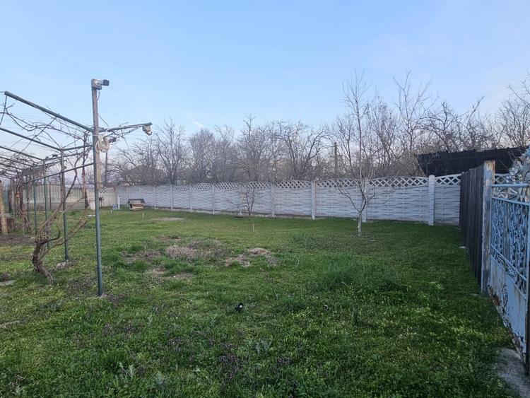 Casă individuală cu 3 camere cu Teren 1090 Mp în Pielești
