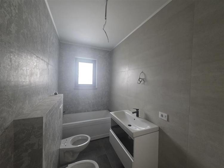 Apartament cu 4 camere decomandat în Bucium