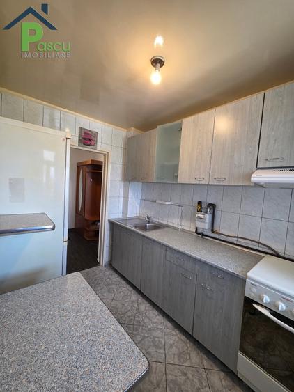Apartament cu 3 camere decomandat în Pajura