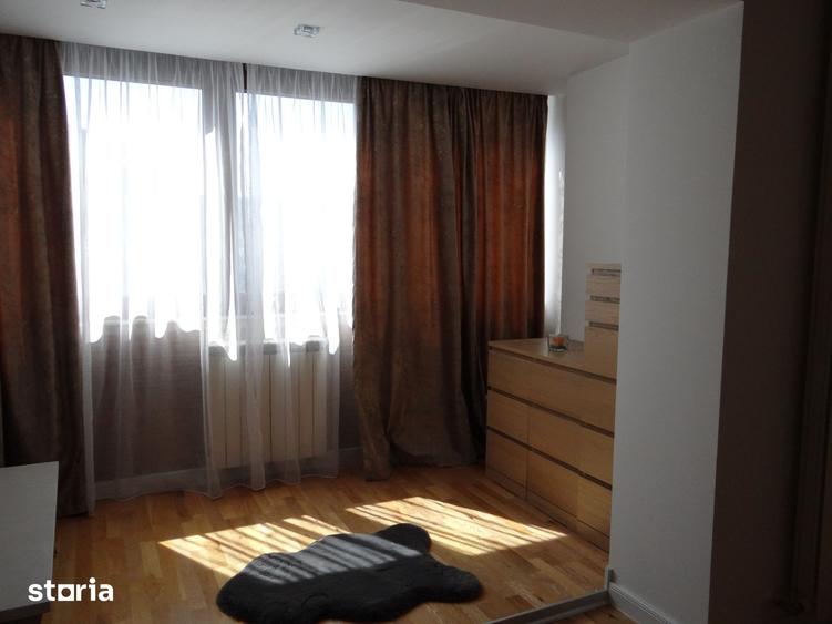 Apartament cu 3 camere, mobilat în Decebal
