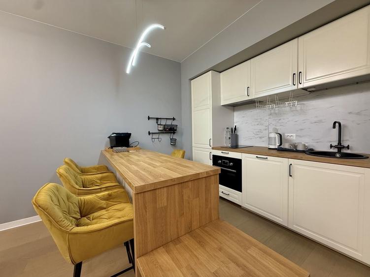 Apartament cu 3 camere decomandat, mobilat în Băneasa