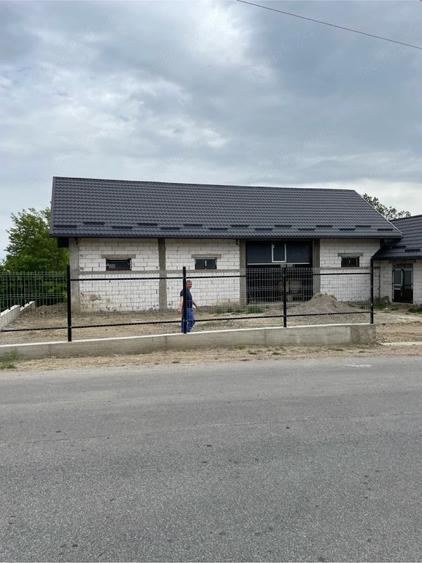 Spațiu comercial, de 215 mp, în Arămoaia