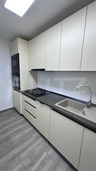 Apartament cu 4 camere decomandat, mobilat în Cornișa