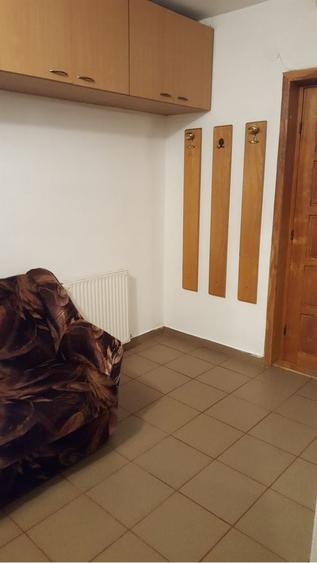 Apartament cu 3 camere semidecomandat în Podu Roș
