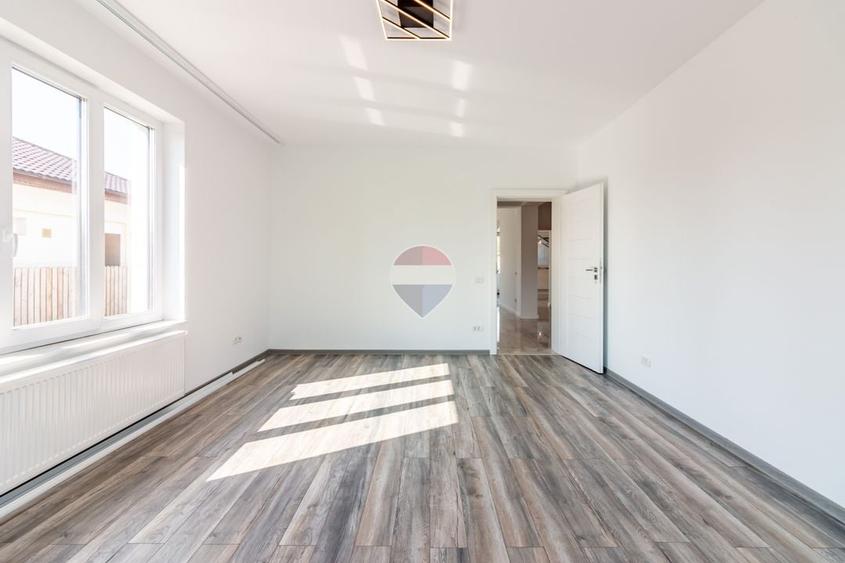 Casă individuală cu 4 camere cu Teren 1495 Mp în Bolintin-Deal