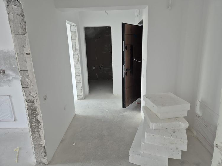 Apartament cu 2 camere în Apărătorii Patriei