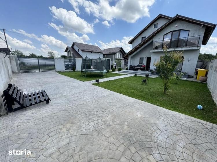 Casă cu 4 camere cu Teren 400 Mp în Podari