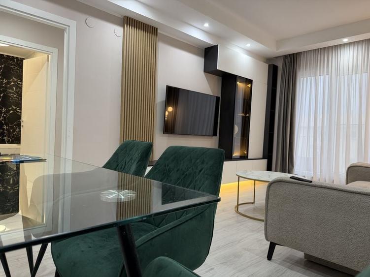 Apartament cu 3 camere decomandat în Tunari