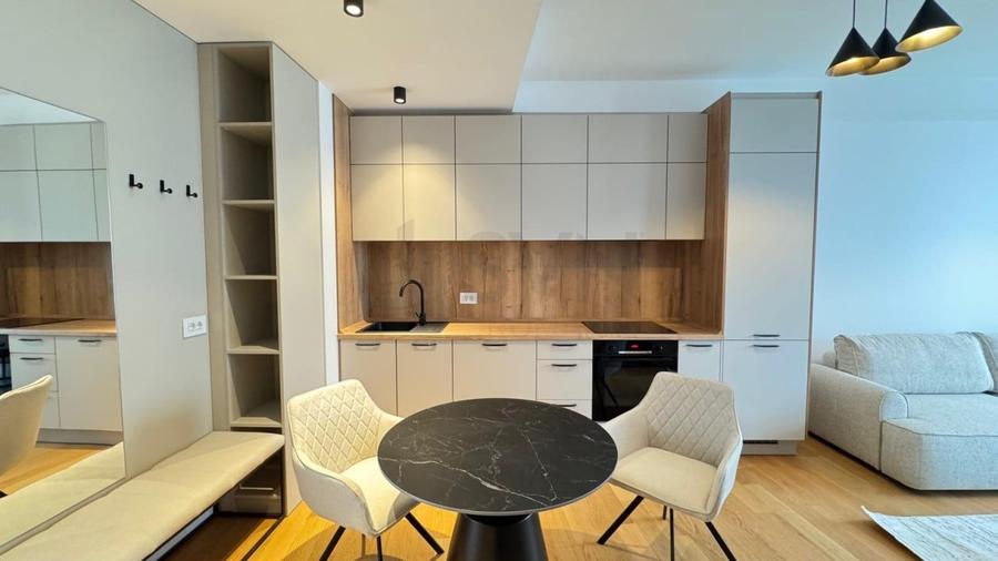 Apartament cu 2 camere semidecomandat, mobilat în Iancu Nicolae