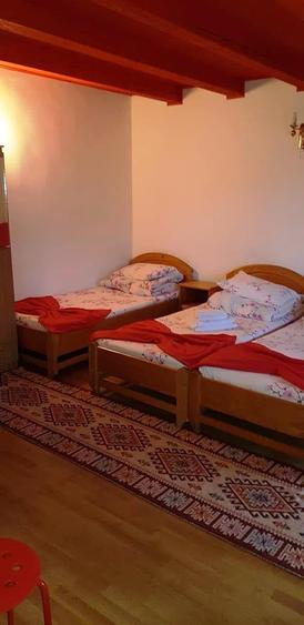 Casă cu 6 camere cu Canalizare în Exterior Vest