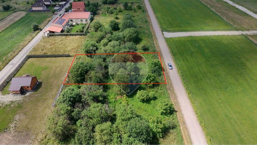 Teren Construcții intravilan de 998 mp, în Cristian