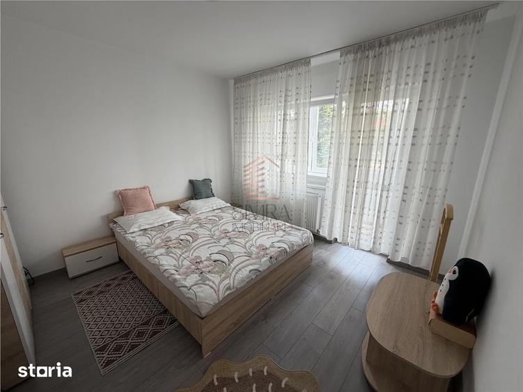 Apartament cu 4 camere decomandat în Central