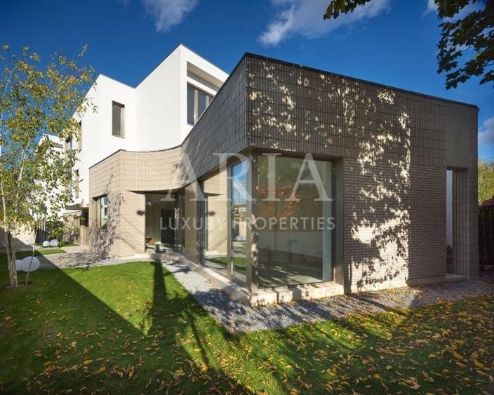 Casă individuală cu 7 camere cu Piscina în Pipera
