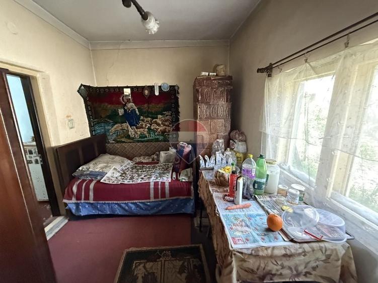 Casă individuală cu 5 camere cu Teren 3056 Mp în Exterior Sud