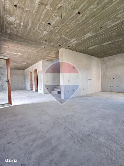 Casă cu 5 camere decomandat cu Teren 570 Mp în Central