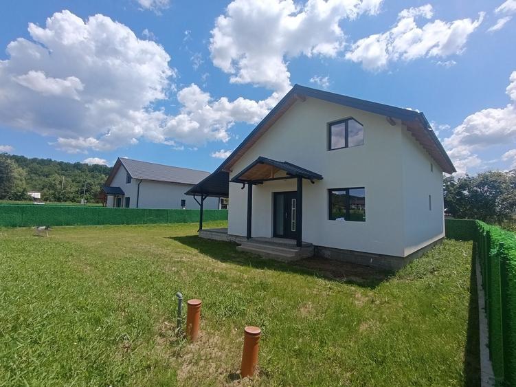 Casă cu 4 camere în Drăganu