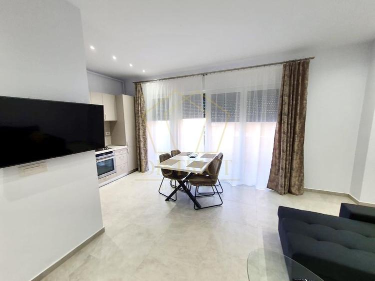 Apartament cu 2 camere semidecomandat, mobilat în Aradului