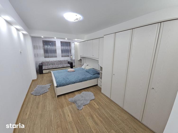 Casă cu 5 camere cu Teren 500 Mp în Central
