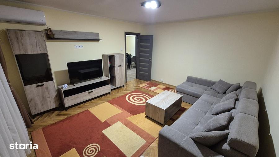 Apartament cu 3 camere în Micro 16