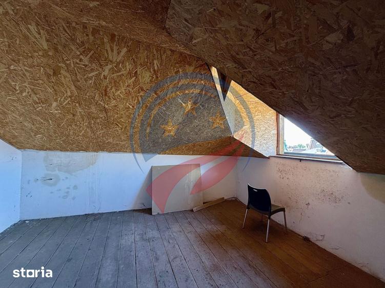 Casă cu 7 camere cu Teren 330 Mp în Central