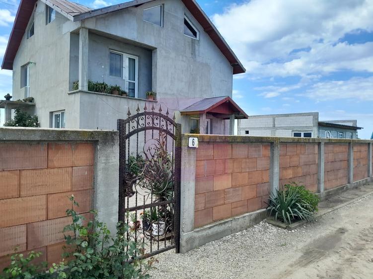 Casă cu 4 camere în Eroii Revoluției