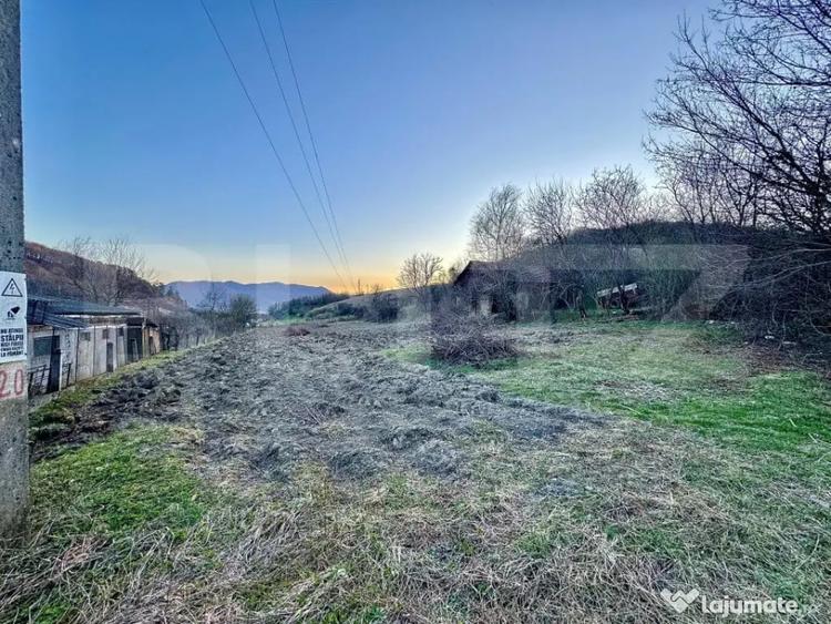 Teren de 4600 mp, în Central