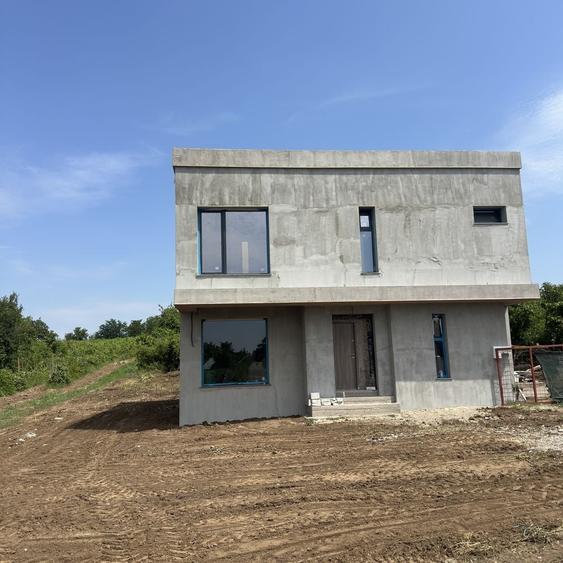 Casă cu 4 camere în Cârcea