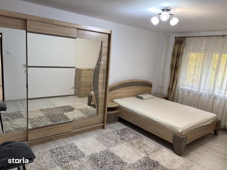 Apartament cu 3 camere decomandat în Rovine