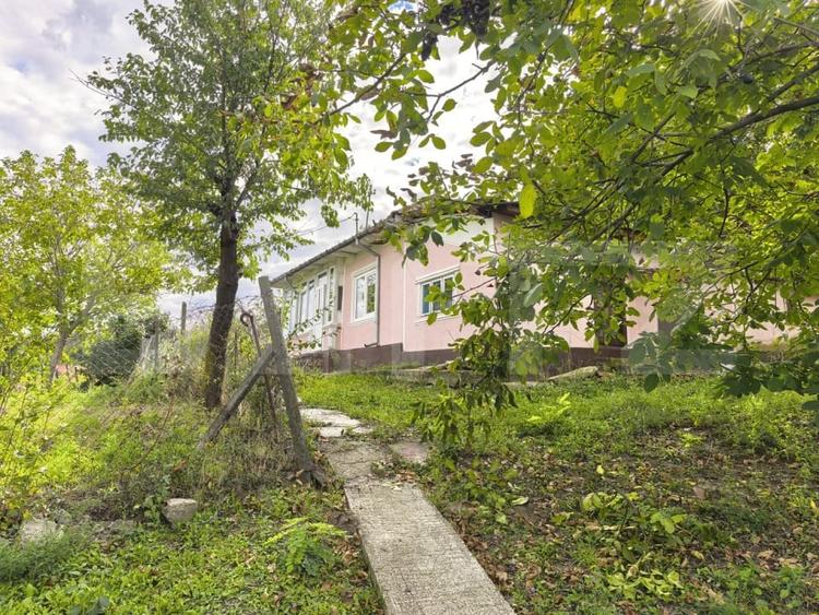 Casă individuală cu 4 camere cu Teren 2982 Mp în Costuleni