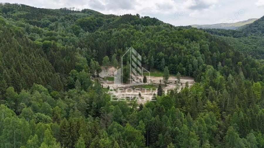 Teren de 18000 mp, în Central